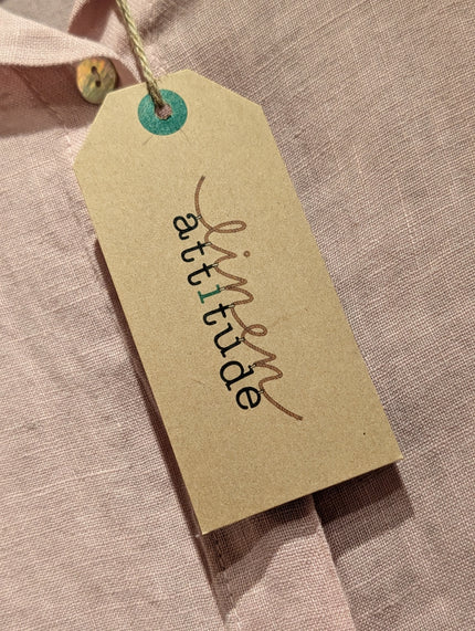 Storskjorta 'Lovely Attitude' i linne. Reunion