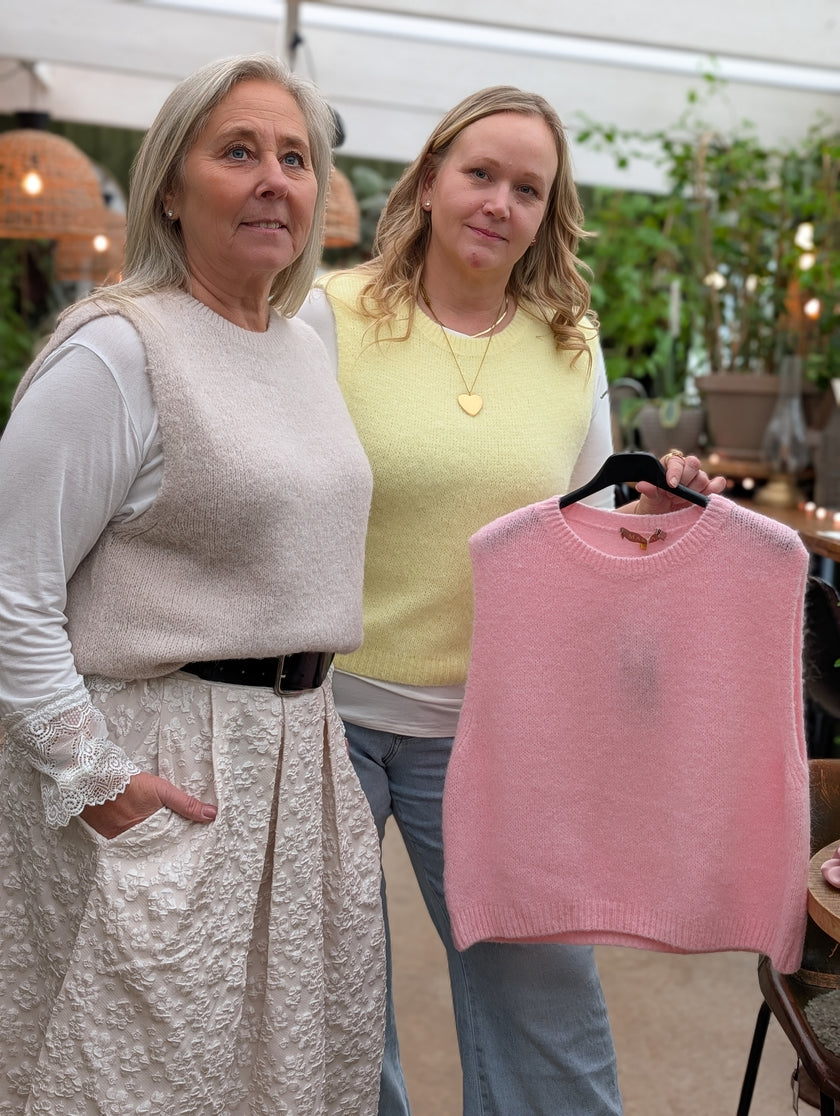 Väst stickad, rund halsringning, Marta