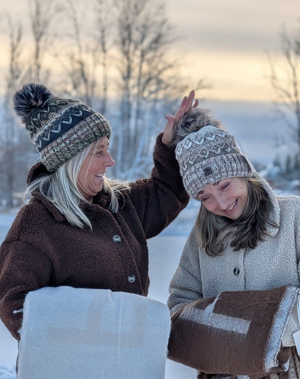 Mössa med tofs, L8