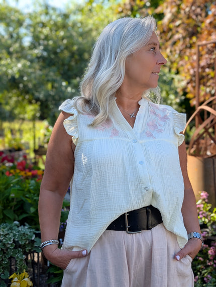 Blus med broderade blommor, Qnuz