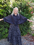 Blus, ponchoblus, Minou