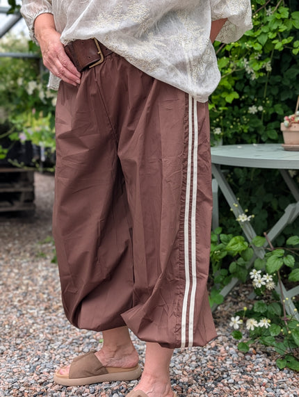 Ballongbyxa med sidoränder, Minou Minou