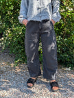 Jeans med avslappnad barrelform, Not Sisters