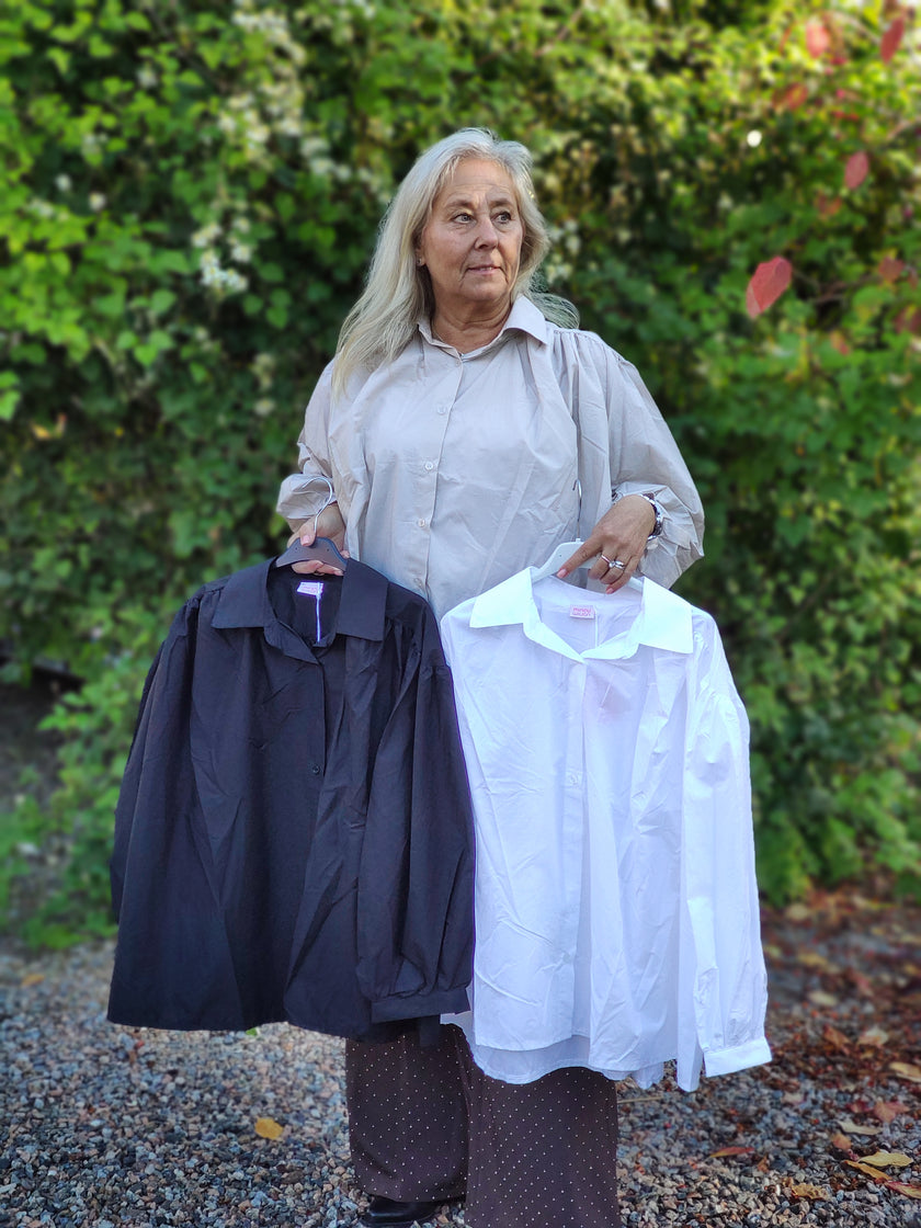 Blus med vidd, Minou