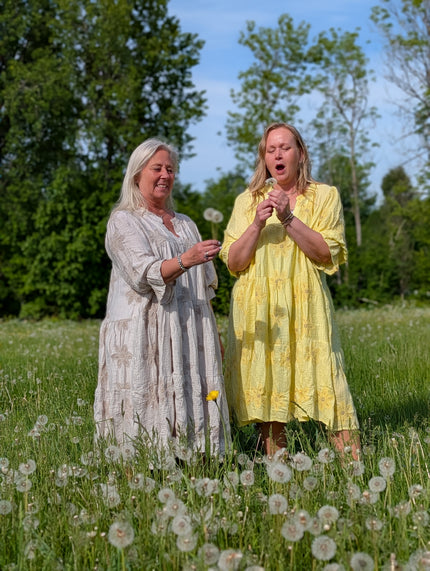 Klänning, broderade blommor, Qnuz