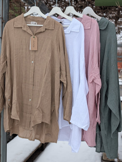 Storskjorta 'Lovely Attitude' i linne. Reunion