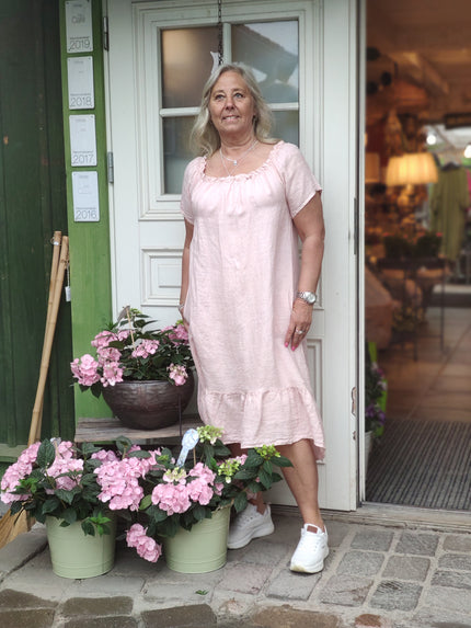 Linneklänning med volang