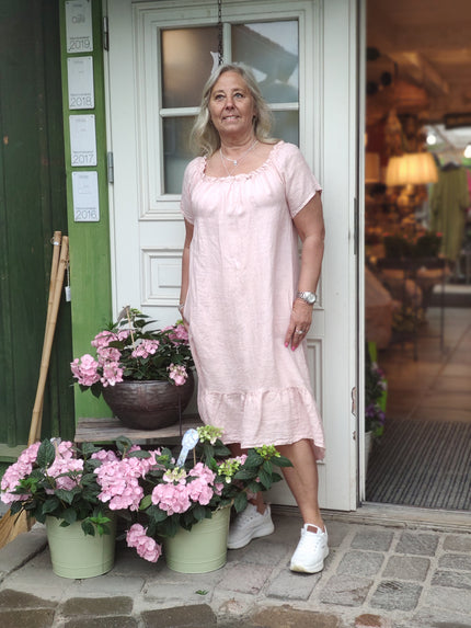 Linneklänning med volang