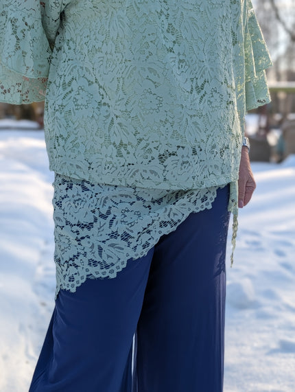 Sjal i spets, trekant, Camicia