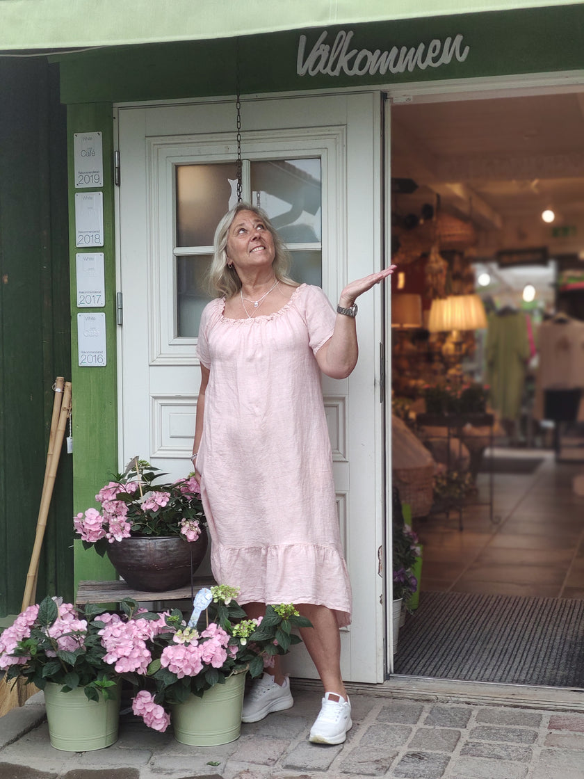 Linneklänning med volang