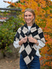Stickad scarf med rutmönster