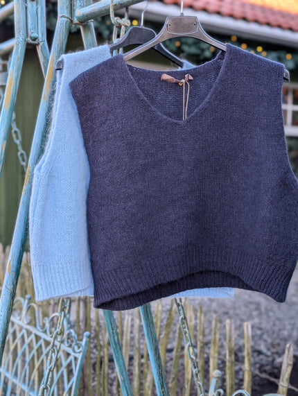 Väst, stickad, V-ringad, Marta