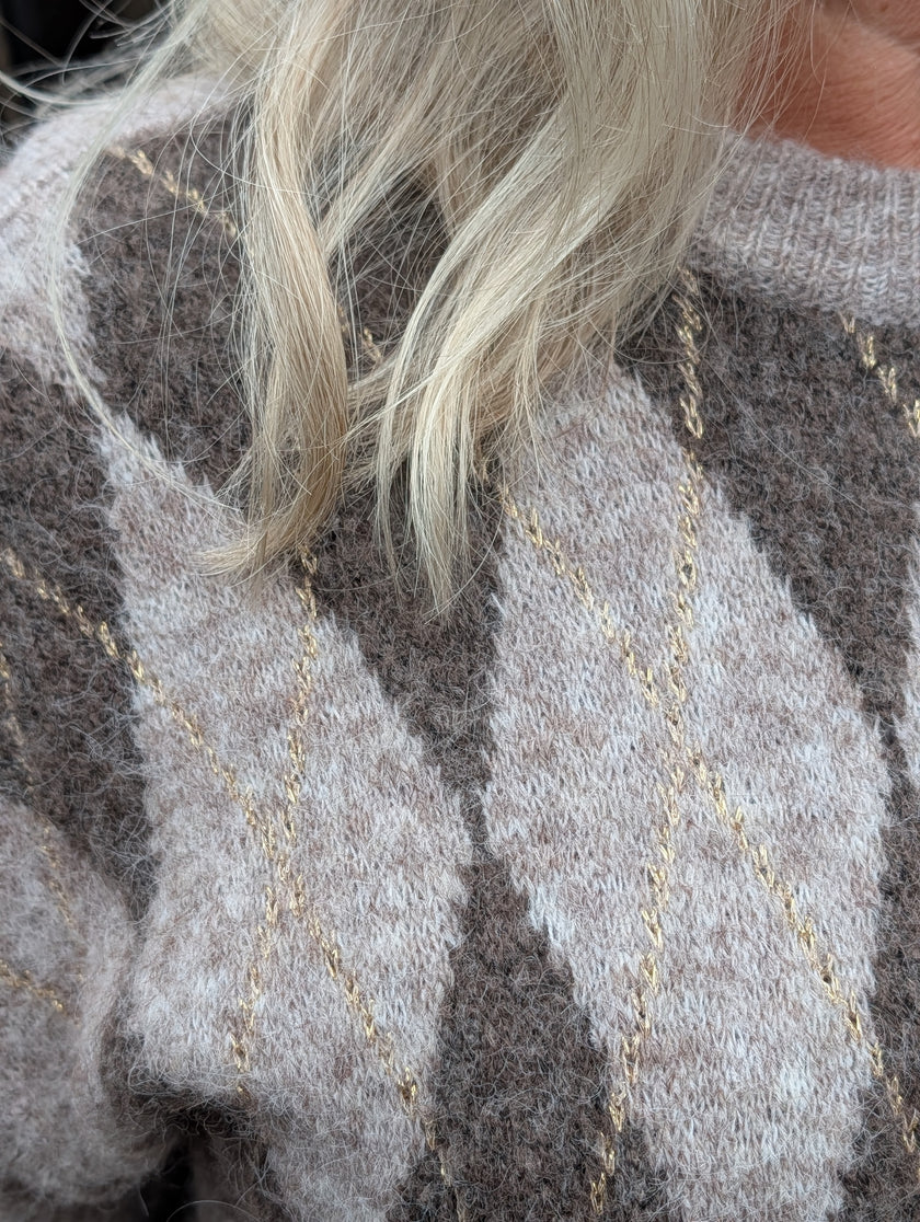 Stickad tröja med Harlekinmönster, Marta