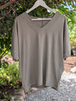 V-ringad topp, Camicia