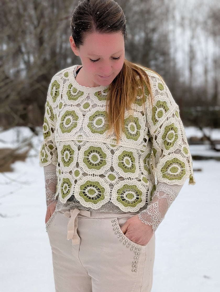 Topp med spets, Buller