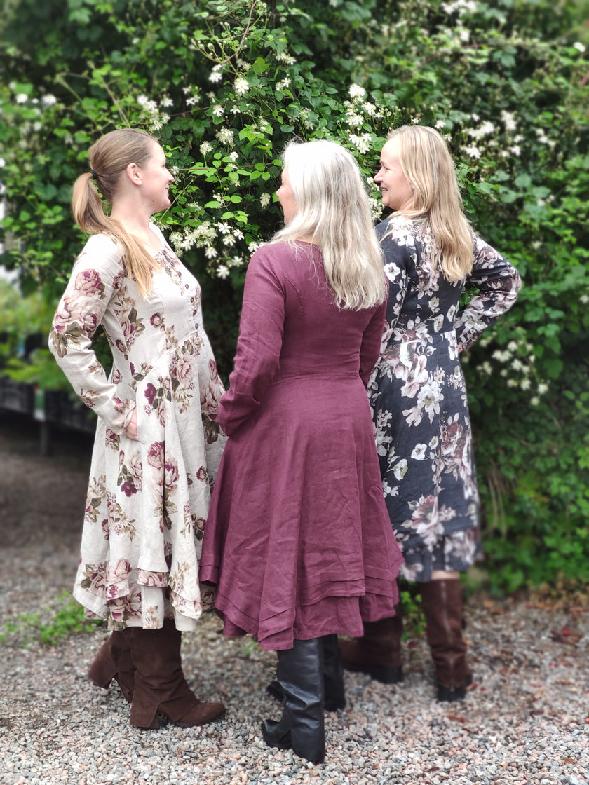 Klänning i linne, 'Kralle Flower', OlarsUlla