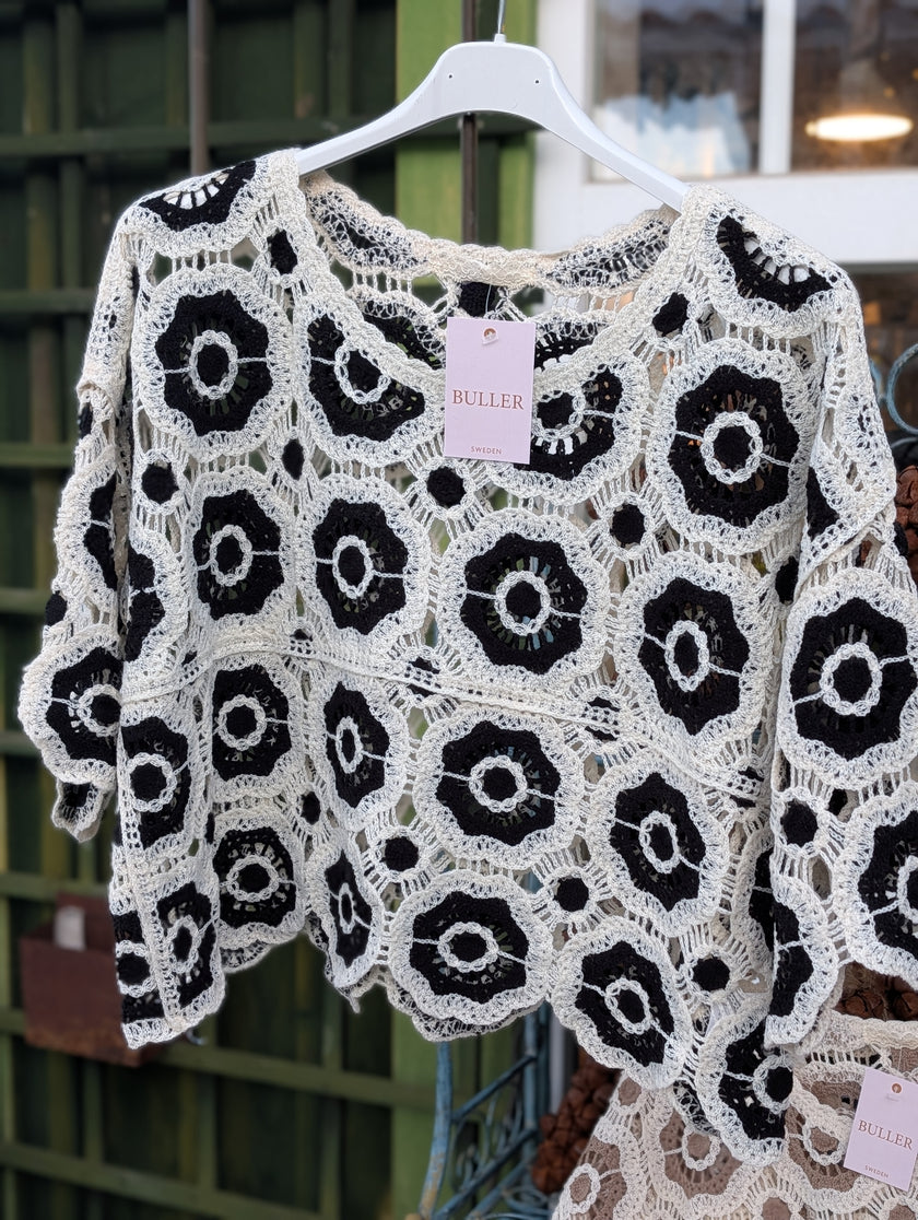 Tröja virkade mormorsrutor, Buller