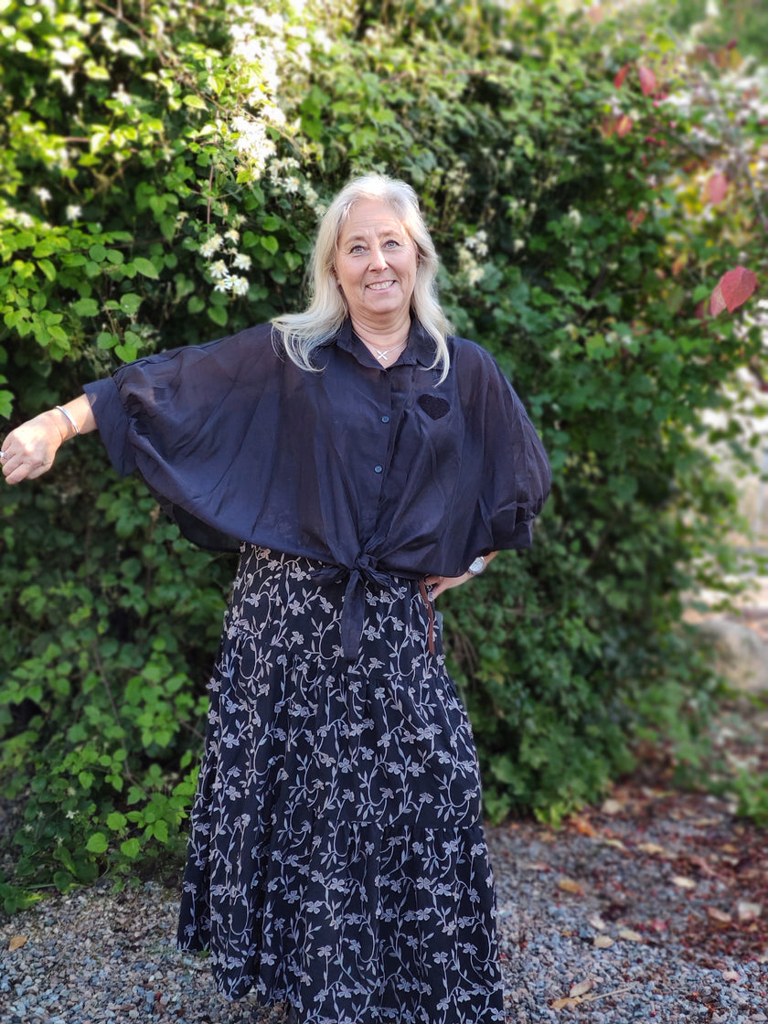 Blus, ponchoblus, Minou