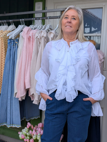 Blus 'Maja' vit, med krås och volangärm, Gemini