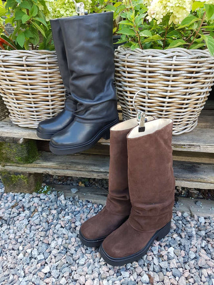 Boots, Johnny Bulls